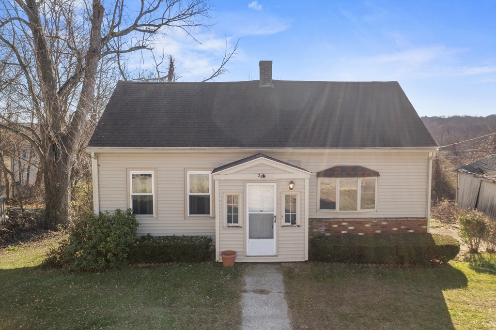 24 Lincoln Street, Millville, Massachusetts, 3 Bedrooms Bedrooms, 6 Rooms Rooms,1 BathroomBathrooms,Residential,For Sale,Lincoln Street,73457679