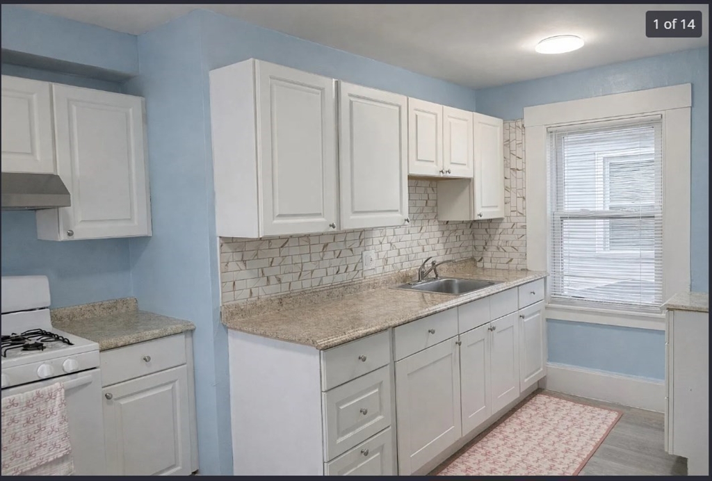 405 Lakeview Ave, Lowell, Massachusetts, 2 Bedrooms Bedrooms, 4 Rooms Rooms,1 BathroomBathrooms,Residential Lease,For Rent,Lakeview Ave,73464183