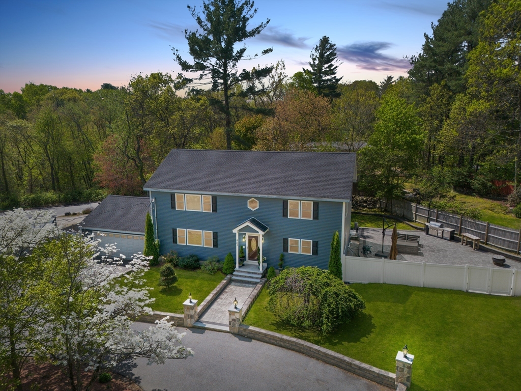 851 Forest St, North Andover, Massachusetts, 3 Bedrooms Bedrooms, 9 Rooms Rooms,3.5 BathroomsBathrooms,Residential,For Sale,Forest St,73462919