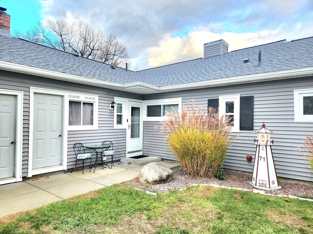 71 Greenwood Ter, Chicopee, Massachusetts, 2 Bedrooms Bedrooms, 5 Rooms Rooms,1 BathroomBathrooms,Residential,For Sale,Greenwood Ter,73455434