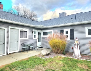 71 Greenwood Ter, Chicopee, Massachusetts, 2 Bedrooms Bedrooms, 5 Rooms Rooms,1 BathroomBathrooms,Residential,For Sale,Greenwood Ter,73455434