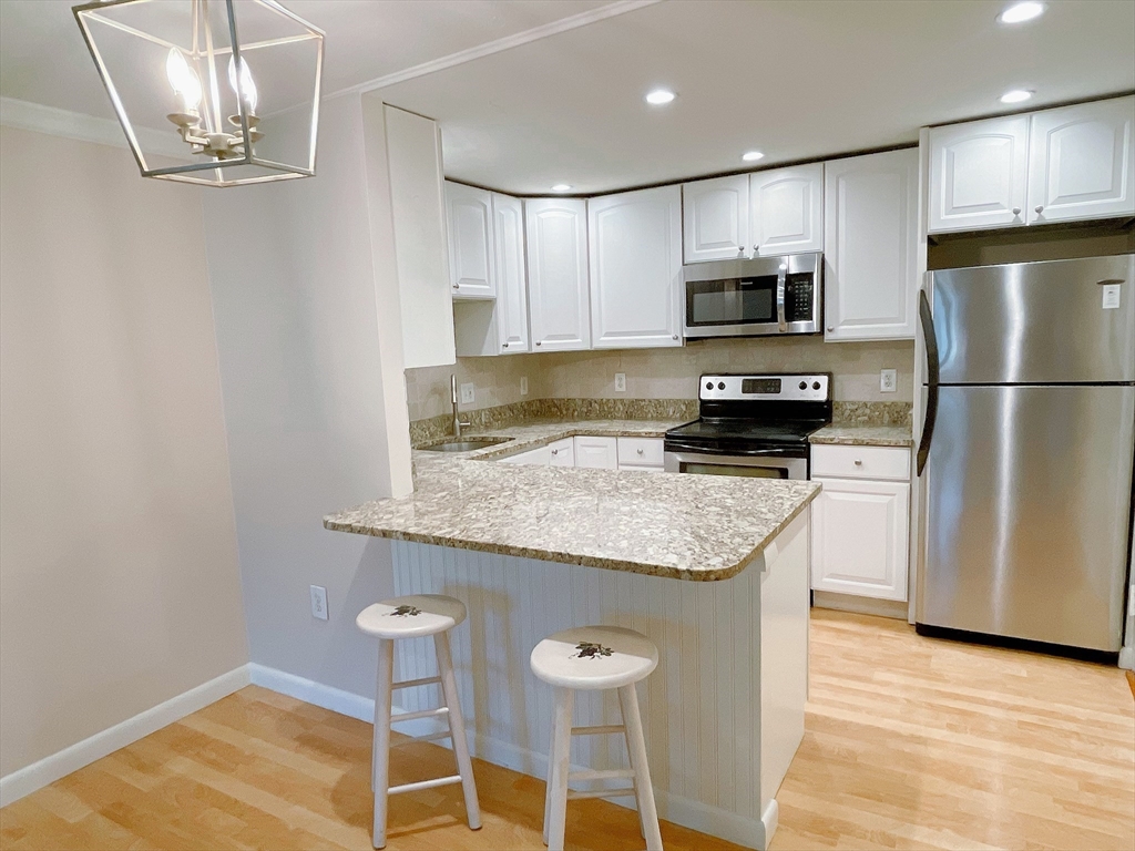 3 A Colonial Drive, Andover, Massachusetts, 2 Bedrooms Bedrooms, 5 Rooms Rooms,1 BathroomBathrooms,Residential Lease,For Rent,Colonial Drive,73436657