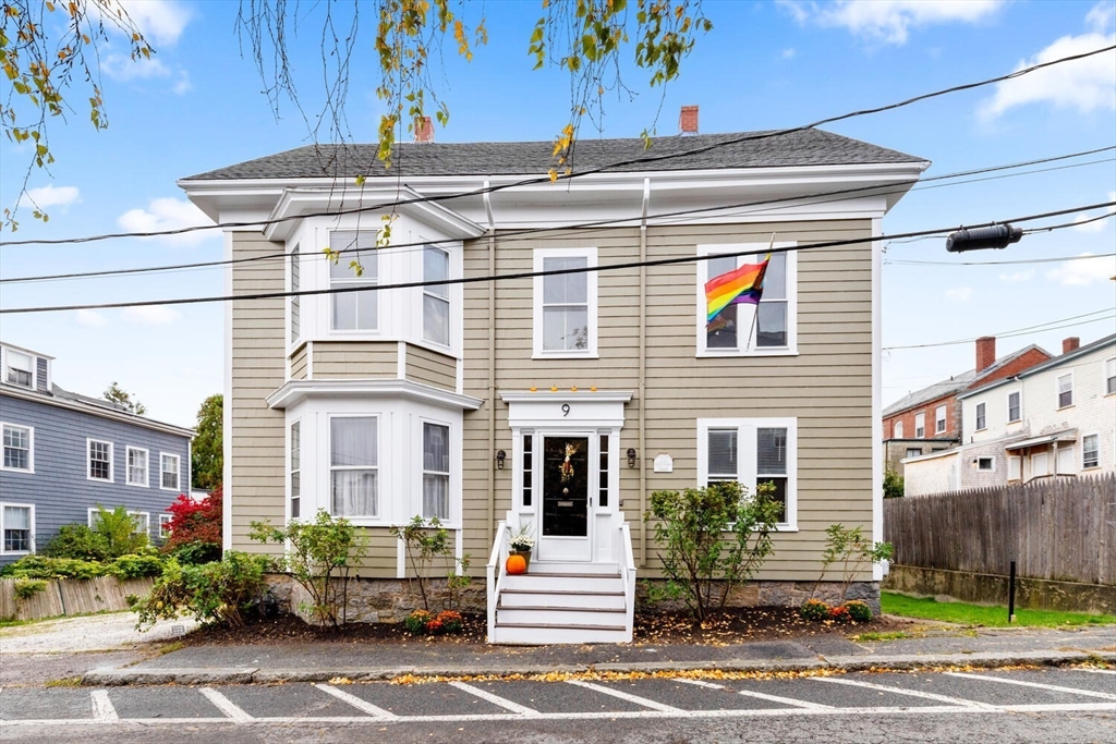 9 Darling Street, Marblehead, Massachusetts, 4 Bedrooms Bedrooms, 10 Rooms Rooms,3 BathroomsBathrooms,Residential Income,For Sale,Darling Street,73448563