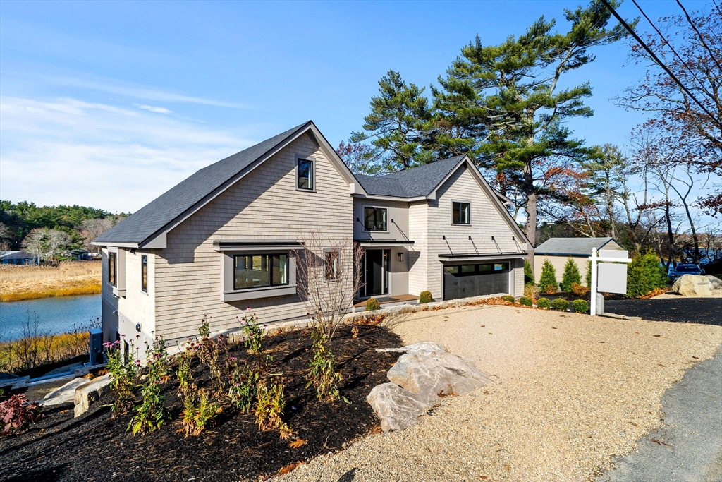 12 Woodward Ave, Gloucester, Massachusetts, 4 Bedrooms Bedrooms, 9 Rooms Rooms,2.5 BathroomsBathrooms,Residential,For Sale,Woodward Ave,73455979