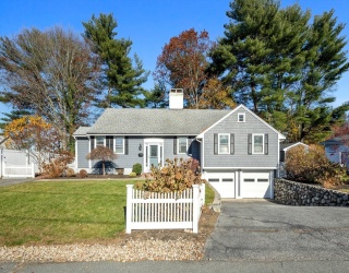 3 Suntaug Street, Lynnfield, Massachusetts, 3 Bedrooms Bedrooms, 10 Rooms Rooms,2 BathroomsBathrooms,Residential,For Sale,Suntaug Street,73456827