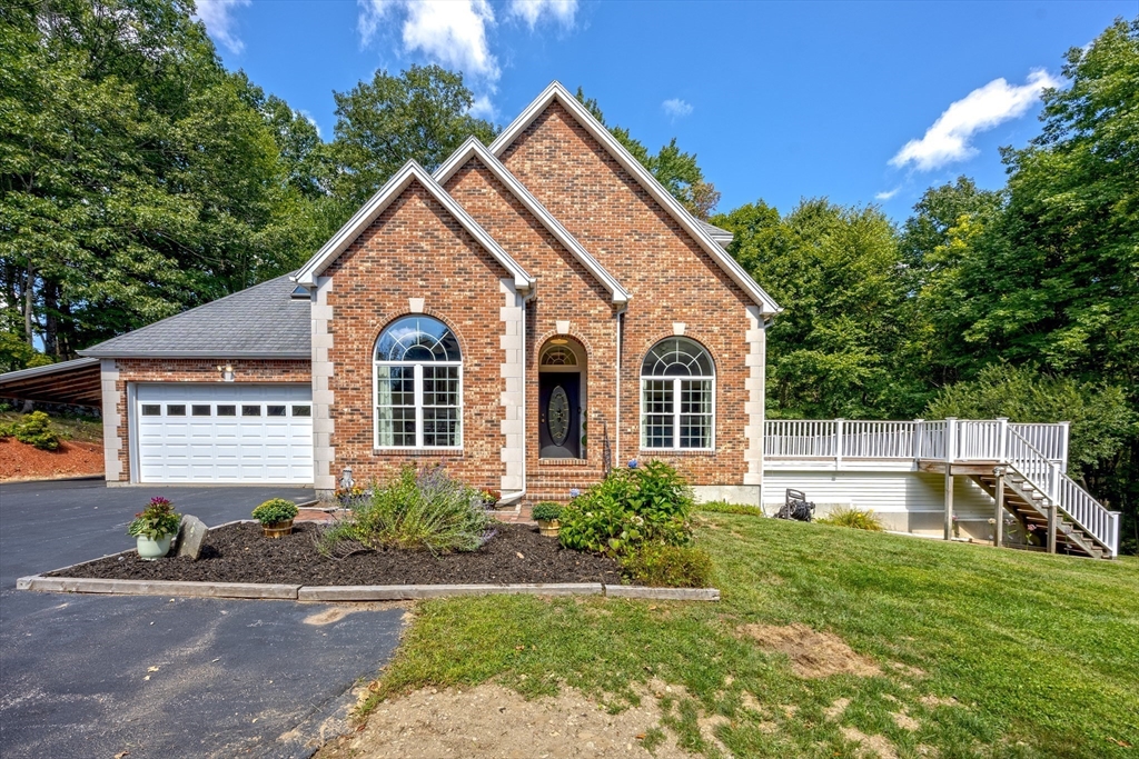 3 Flagg Dr, Leicester, Massachusetts, 4 Bedrooms Bedrooms, 7 Rooms Rooms,3.5 BathroomsBathrooms,Residential,For Sale,Flagg Dr,73427248