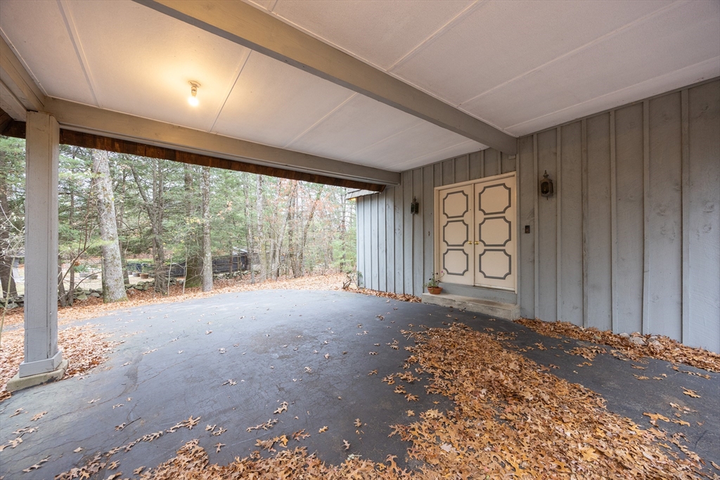 90 Blueberry Lane, Westwood, Massachusetts, 3 Bedrooms Bedrooms, 7 Rooms Rooms,2 BathroomsBathrooms,Residential,For Sale,Blueberry Lane,73459555