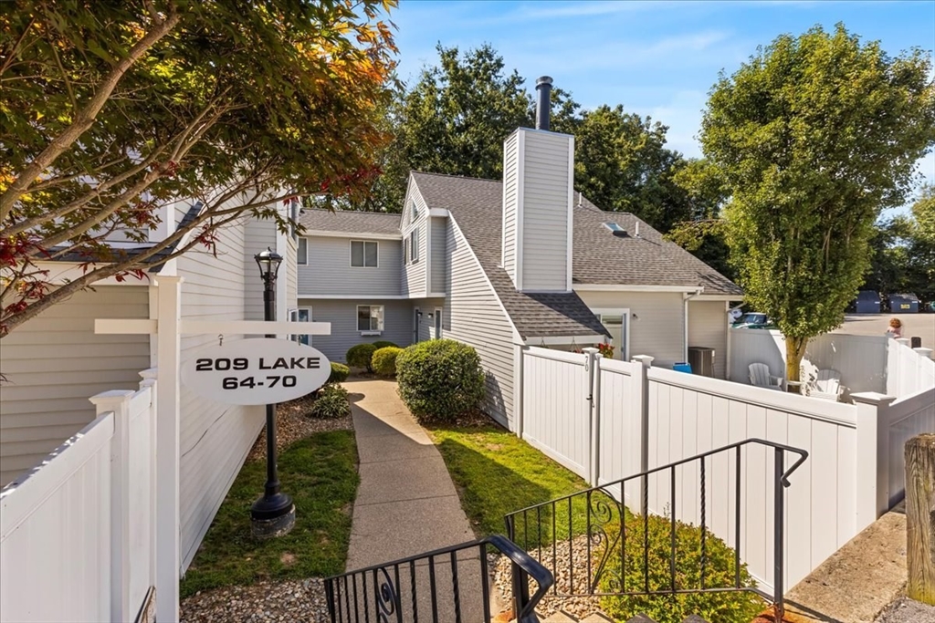 209 Lake St, Weymouth, Massachusetts, 2 Bedrooms Bedrooms, 4 Rooms Rooms,1 BathroomBathrooms,Residential,For Sale,Lake St,73453793