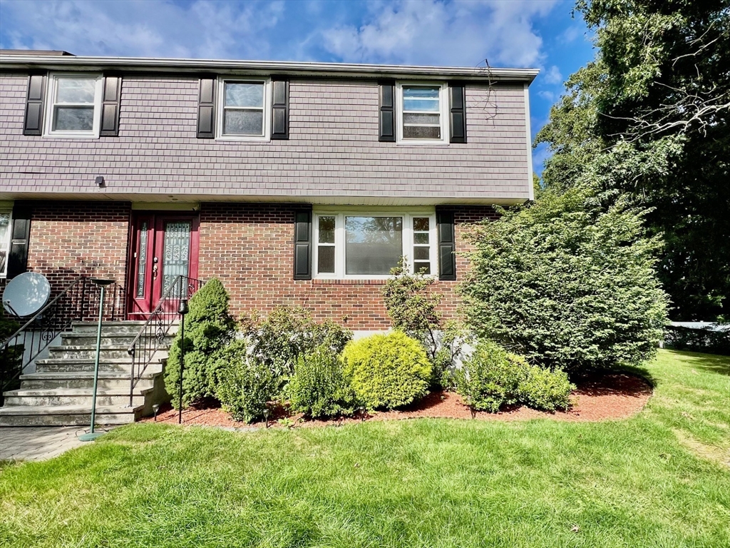 7-9 Stephanie Circle, Woburn, Massachusetts, 3 Bedrooms Bedrooms, 6 Rooms Rooms,1.5 BathroomsBathrooms,Residential Lease,For Rent,Stephanie Circle,73464301