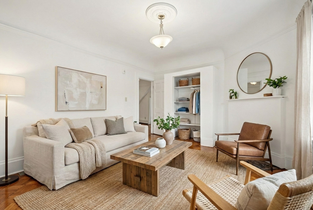 16 Gannett St, Boston, Massachusetts, 2 Bedrooms Bedrooms, 4 Rooms Rooms,1 BathroomBathrooms,Residential Lease,For Rent,Gannett St,73464211