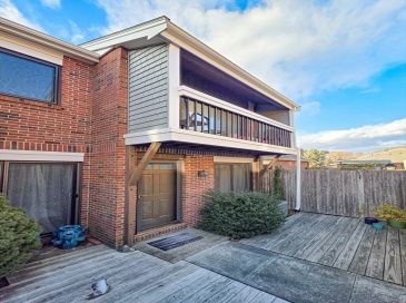 27 Rosewood Dr, Stoughton, Massachusetts, 2 Bedrooms Bedrooms, 6 Rooms Rooms,1.5 BathroomsBathrooms,Residential,For Sale,Rosewood Dr,73464237