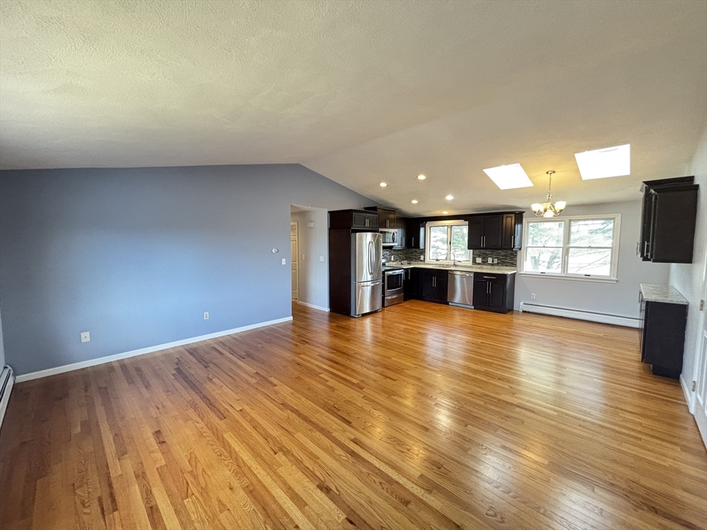 3 Macarthur Blvd, Danvers, Massachusetts, 2 Bedrooms Bedrooms, 5 Rooms Rooms,1.5 BathroomsBathrooms,Residential Lease,For Rent,Macarthur Blvd,73464255