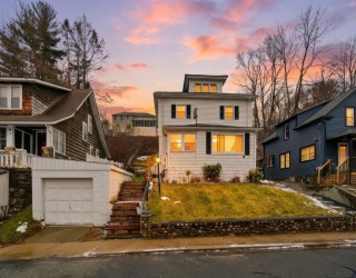 21 Francis Ave, Holyoke, Massachusetts, 3 Bedrooms Bedrooms, 6 Rooms Rooms,2.5 BathroomsBathrooms,Residential,For Sale,Francis Ave,73464279