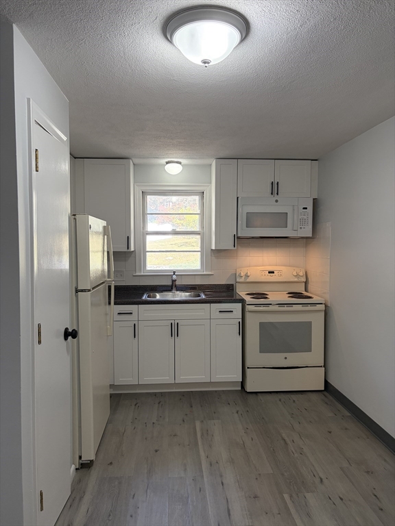 81 Trapelo, Waltham, Massachusetts, 1 Bedroom Bedrooms, 3 Rooms Rooms,1 BathroomBathrooms,Residential Lease,For Rent,Trapelo,73449922