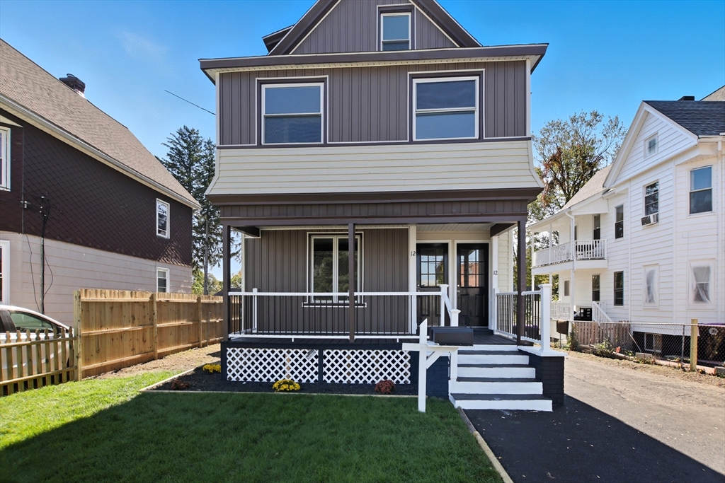 12 Saint James Ave, Holyoke, Massachusetts, 3 Bedrooms Bedrooms, 21 Rooms Rooms,2 BathroomsBathrooms,Residential Income,For Sale,Saint James Ave,73458114