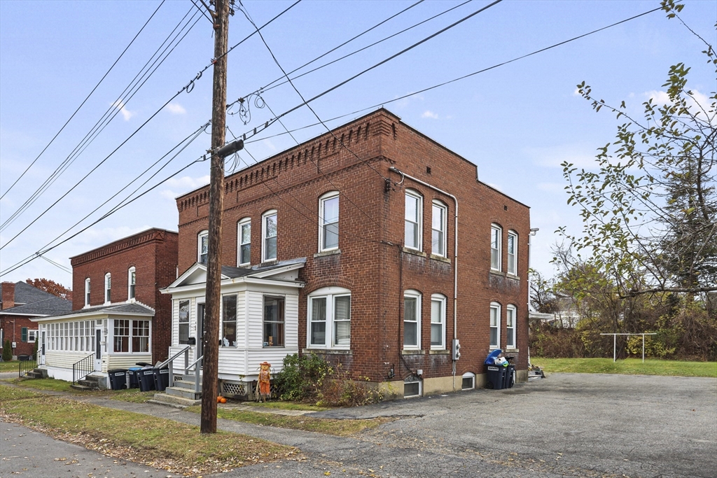 40-42 Pembroke Ave, Pittsfield, Massachusetts, 4 Bedrooms Bedrooms, 8 Rooms Rooms,2.5 BathroomsBathrooms,Residential Income,For Sale,Pembroke Ave,73452333