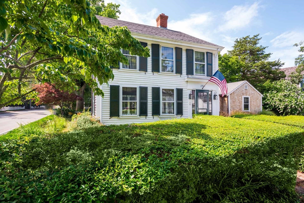 2 Green Ave, Edgartown, Massachusetts, 4 Bedrooms Bedrooms, 7 Rooms Rooms,3.5 BathroomsBathrooms,Residential,For Sale,Green Ave,73464407