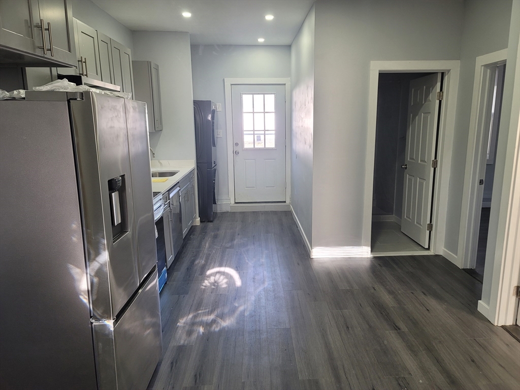 17 Jane Street, Randolph, Massachusetts, 2 Bedrooms Bedrooms, 4 Rooms Rooms,1 BathroomBathrooms,Residential Lease,For Rent,Jane Street,73464395