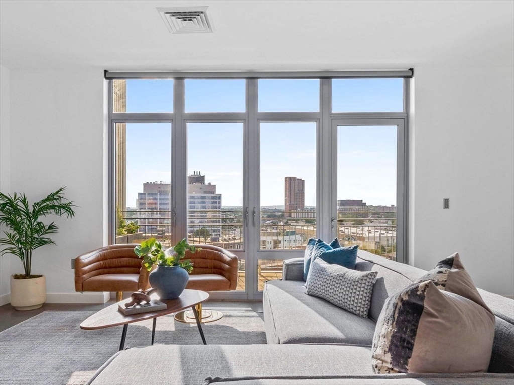 9 Medford Street, Somerville, Massachusetts, 1 Bedroom Bedrooms, 3 Rooms Rooms,1 BathroomBathrooms,Residential,For Sale,Medford Street,73464439