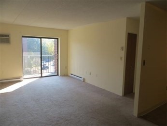 131 Franklin Street, Stoneham, Massachusetts, 2 Bedrooms Bedrooms, 5 Rooms Rooms,2 BathroomsBathrooms,Residential Lease,For Rent,Franklin Street,73430367
