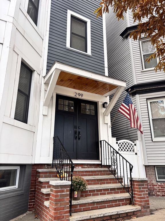 299 Maverick St, Boston, Massachusetts, 2 Bedrooms Bedrooms, 4 Rooms Rooms,2 BathroomsBathrooms,Residential Lease,For Rent,Maverick St,73457643