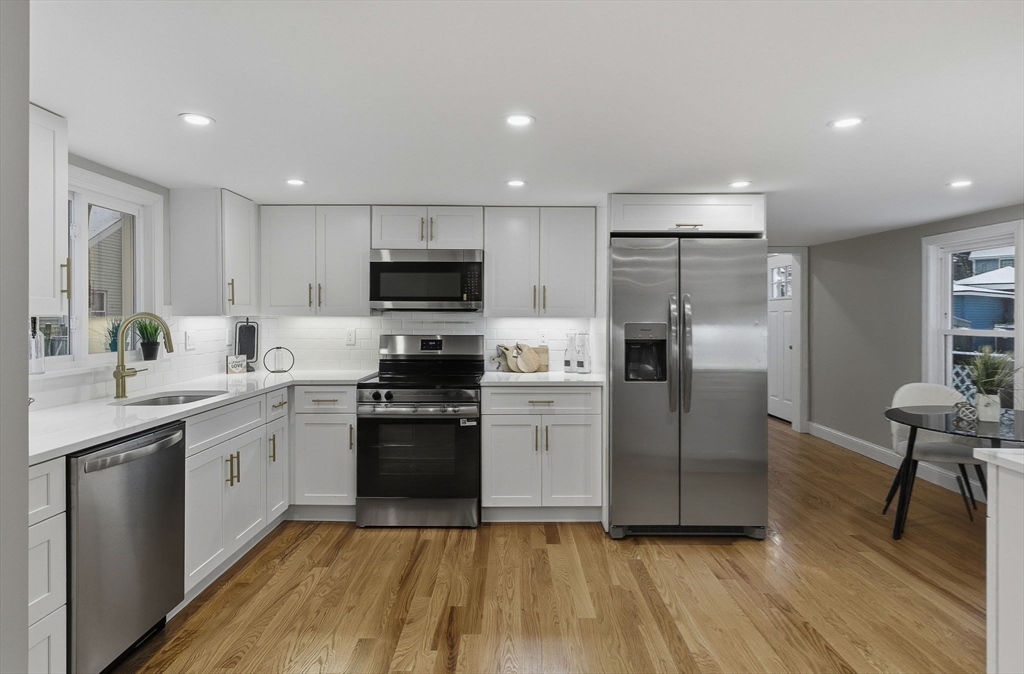 35 Oak St, Tewksbury, Massachusetts, 4 Bedrooms Bedrooms, 11 Rooms Rooms,2.5 BathroomsBathrooms,Residential,For Sale,Oak St,73459550