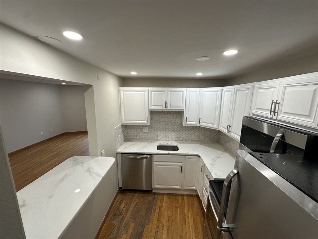 386 Commercial St, Boston, Massachusetts, 2 Bedrooms Bedrooms, 4 Rooms Rooms,1 BathroomBathrooms,Residential Lease,For Rent,Commercial St,73464522