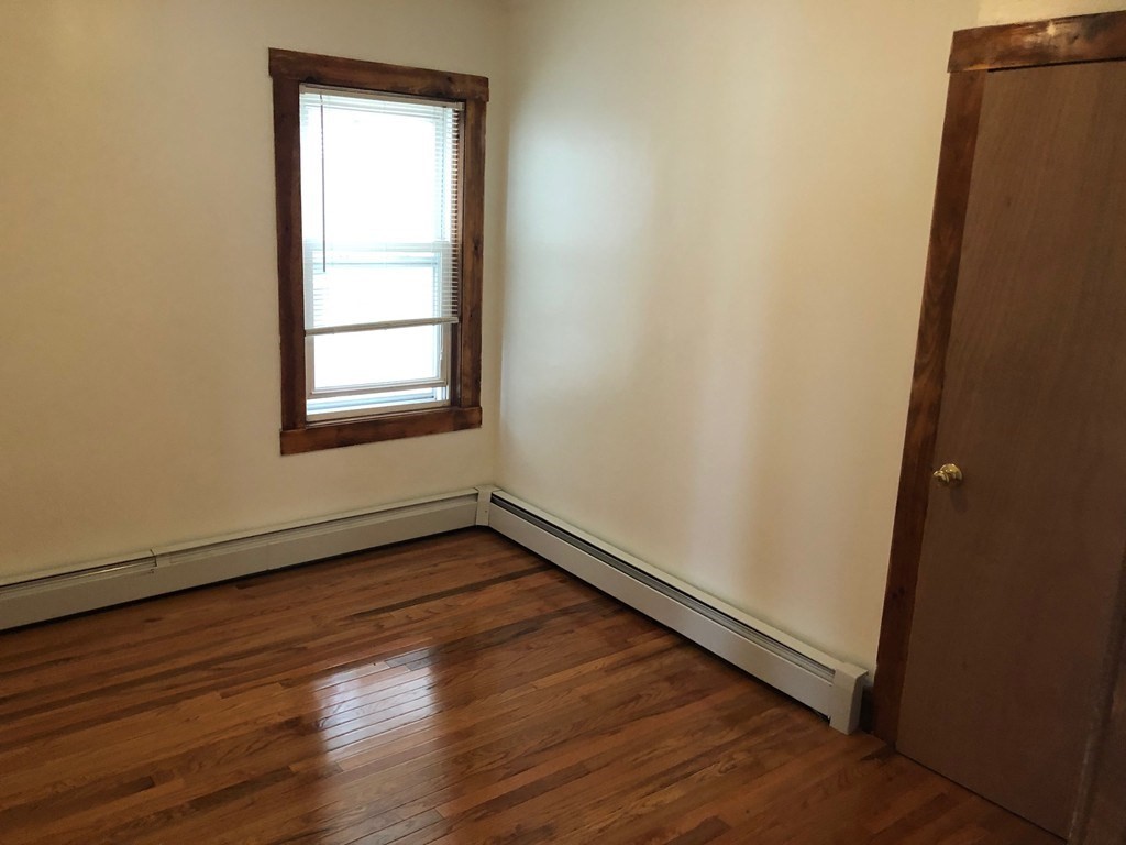 117 Thomas St, Fall River, Massachusetts, 3 Bedrooms Bedrooms, 6 Rooms Rooms,1 BathroomBathrooms,Residential Lease,For Rent,Thomas St,73464443