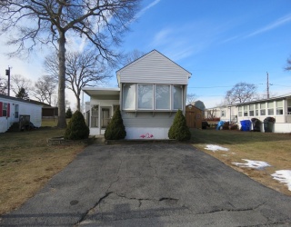 28 Daisy Ave., Taunton, Massachusetts, 2 Bedrooms Bedrooms, 5 Rooms Rooms,1 BathroomBathrooms,Residential,For Sale,Daisy Ave.,73464461