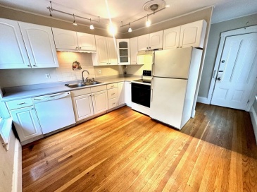 6 Grant St, Natick, Massachusetts, 2 Bedrooms Bedrooms, 4 Rooms Rooms,1 BathroomBathrooms,Residential Lease,For Rent,Grant St,73464472