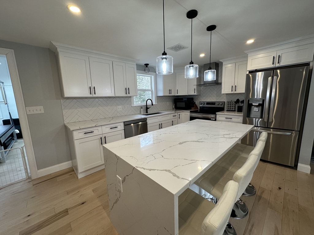 456 Parsonage St, Marshfield, Massachusetts, 4 Bedrooms Bedrooms, 7 Rooms Rooms,2.5 BathroomsBathrooms,Residential Lease,For Rent,Parsonage St,73464487