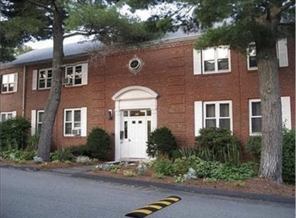 136 Boylston, Newton, Massachusetts, 2 Bedrooms Bedrooms, 5 Rooms Rooms,1 BathroomBathrooms,Residential Lease,For Rent,Boylston,73464501