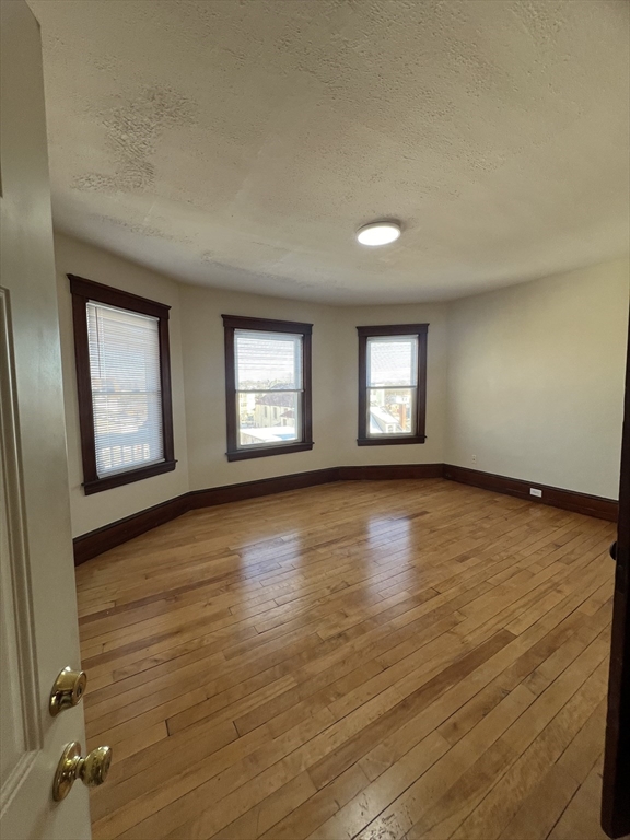 28 Cleveland Ave, Brockton, Massachusetts, 1 Bedroom Bedrooms, 3 Rooms Rooms,1 BathroomBathrooms,Residential Lease,For Rent,Cleveland Ave,73462274