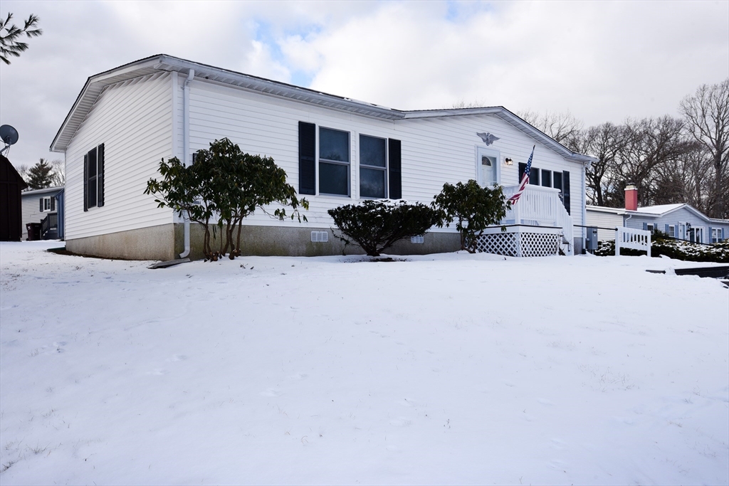 6 Canterbury Lane, Rockland, Massachusetts, 2 Bedrooms Bedrooms, 5 Rooms Rooms,2 BathroomsBathrooms,Residential Lease,For Rent,Canterbury Lane,73464527
