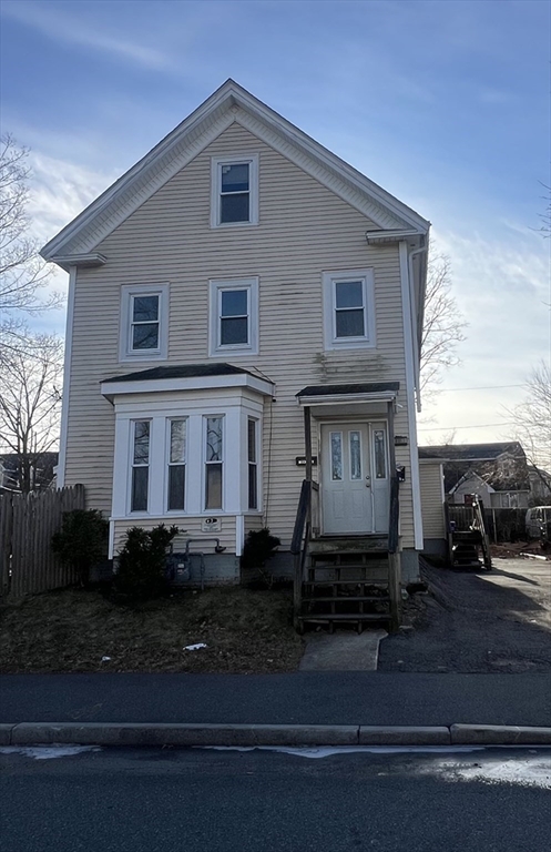18 Menlo St, Brockton, Massachusetts, 4 Bedrooms Bedrooms, 6 Rooms Rooms,1 BathroomBathrooms,Residential Lease,For Rent,Menlo St,73464529