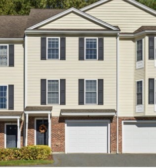 1401 Pawtucket Boulevard, Lowell, Massachusetts, 2 Bedrooms Bedrooms, 5 Rooms Rooms,1.5 BathroomsBathrooms,Residential,For Sale,Pawtucket Boulevard,73464598