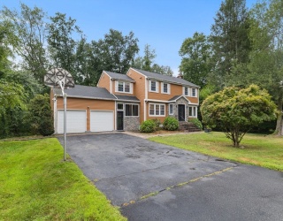 4 Hadley Road, Lexington, Massachusetts, 3 Bedrooms Bedrooms, 8 Rooms Rooms,4.5 BathroomsBathrooms,Residential Lease,For Rent,Hadley Road,73430131