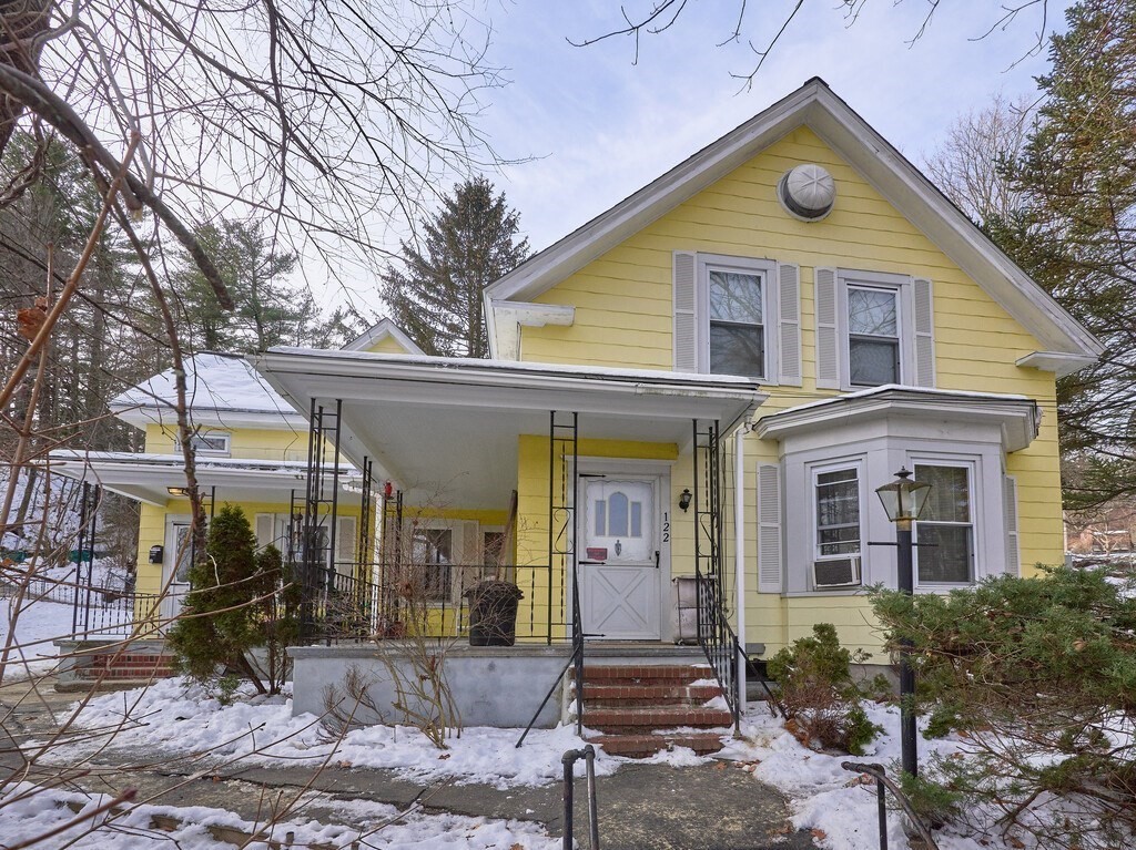 122 Sanborn St, Fitchburg, Massachusetts, 5 Bedrooms Bedrooms, 11 Rooms Rooms,2 BathroomsBathrooms,Residential Income,For Sale,Sanborn St,73464698