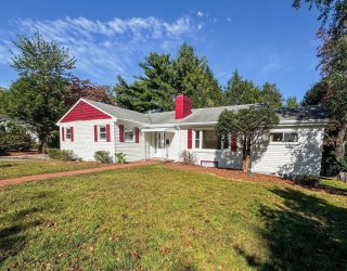 92 Woodcliff Rd, Brookline, Massachusetts, 3 Bedrooms Bedrooms, 8 Rooms Rooms,2.5 BathroomsBathrooms,Residential Lease,For Rent,Woodcliff Rd,73464699