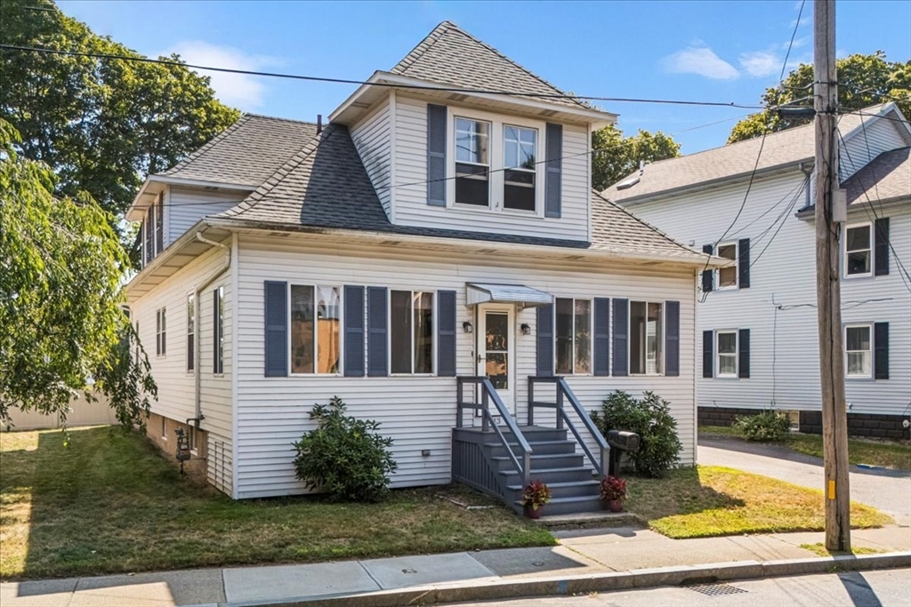 313 Main, Fairhaven, Massachusetts, 3 Bedrooms Bedrooms, 10 Rooms Rooms,1.5 BathroomsBathrooms,Residential,For Sale,Main,73457791