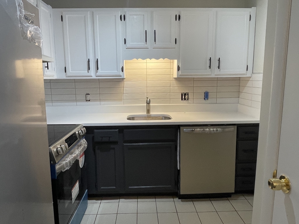 41 West St, Randolph, Massachusetts, 2 Bedrooms Bedrooms, 5 Rooms Rooms,1 BathroomBathrooms,Residential,For Sale,West St,73464628