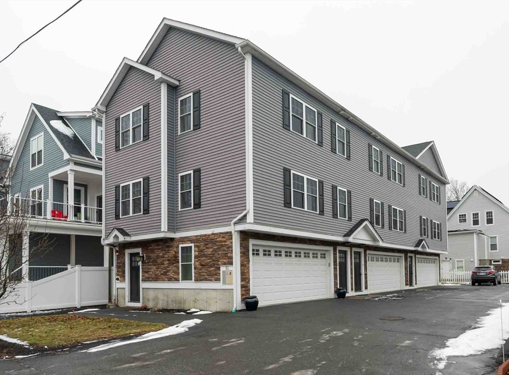 51 Branch Street, Quincy, Massachusetts, 2 Bedrooms Bedrooms, 5 Rooms Rooms,2.5 BathroomsBathrooms,Residential,For Sale,Branch Street,73464629