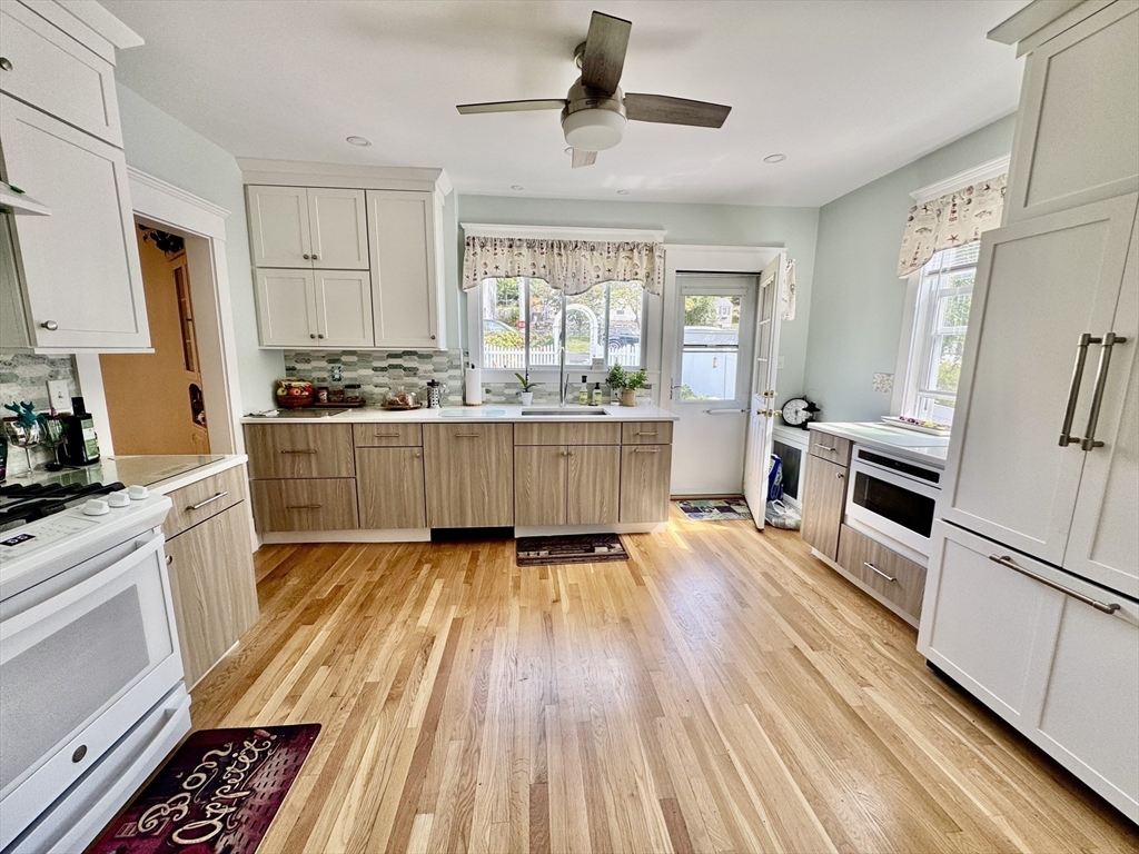 11 Mayflower Road, Hull, Massachusetts, 3 Bedrooms Bedrooms, 6 Rooms Rooms,2.5 BathroomsBathrooms,Residential Lease,For Rent,Mayflower Road,73464638