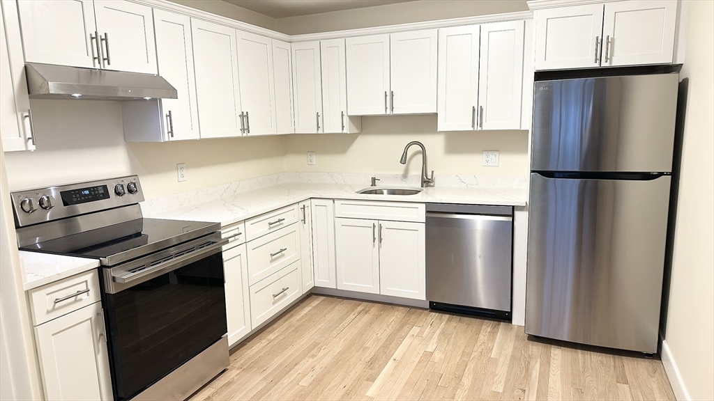 11 Cogswell Avenue, Cambridge, Massachusetts, 2 Bedrooms Bedrooms, 4 Rooms Rooms,1 BathroomBathrooms,Residential,For Sale,Cogswell Avenue,73464682