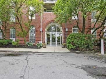 200 Captains Row, Chelsea, Massachusetts, 2 Bedrooms Bedrooms, 5 Rooms Rooms,2 BathroomsBathrooms,Residential,For Sale,Captains Row,73405393