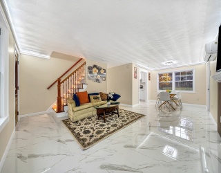 9 Donna Rd, Chelmsford, Massachusetts, 5 Bedrooms Bedrooms, 7 Rooms Rooms,2 BathroomsBathrooms,Residential,For Sale,Donna Rd,73453862