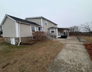 68-70 Crescent Ave, Stoughton, Massachusetts, 2 Bedrooms Bedrooms, 4 Rooms Rooms,1 BathroomBathrooms,Residential Lease,For Rent,Crescent Ave,73464763