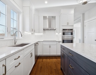 62 High Street, Stoneham, Massachusetts, 4 Bedrooms Bedrooms, 10 Rooms Rooms,2.5 BathroomsBathrooms,Residential,For Sale,High Street,73464776