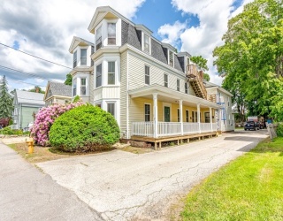 119-121 Elm Street, Amesbury, Massachusetts, 2 Bedrooms Bedrooms, 5 Rooms Rooms,1 BathroomBathrooms,Residential Lease,For Rent,Elm Street,73464778