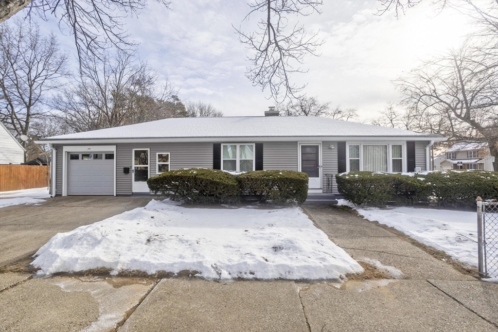 147 Bowles Park, Springfield, Massachusetts, 2 Bedrooms Bedrooms, 4 Rooms Rooms,1 BathroomBathrooms,Residential,For Sale,Bowles Park,73464751